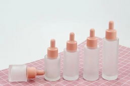 Empty essential oil perfume bottles with pink cap